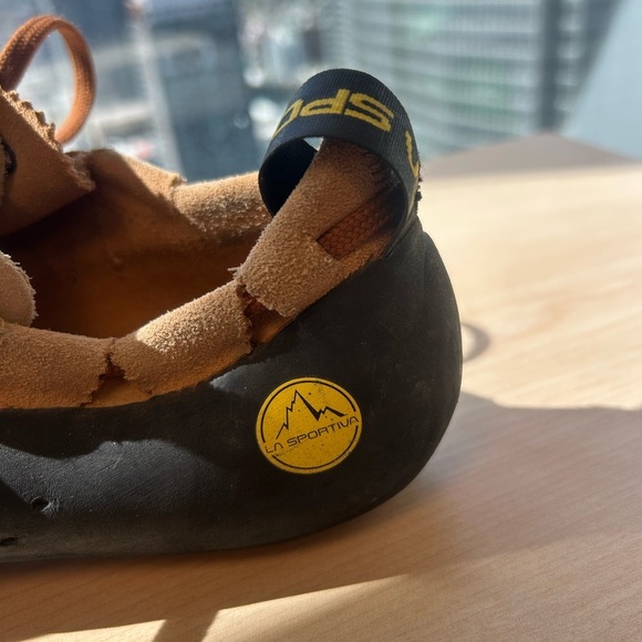 La Sportiva unisex women 9.5 climbing Athletic Shoes in very good condition - Picture 5 of 12